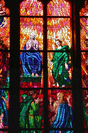 성녀 루드밀라와 사도들_디테일_by Alphonse Mucha_photo by Slices of Light_in the Cathedral of St Vitus in Prague_Czech.jpg